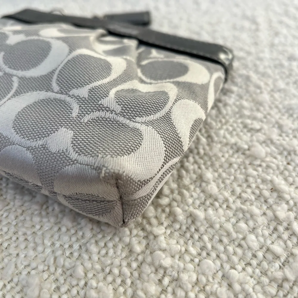 COACH wristlets cosmetic bag silver gray. Logo fabric leather trim AUTHENTIC! - Picture 6 of 6